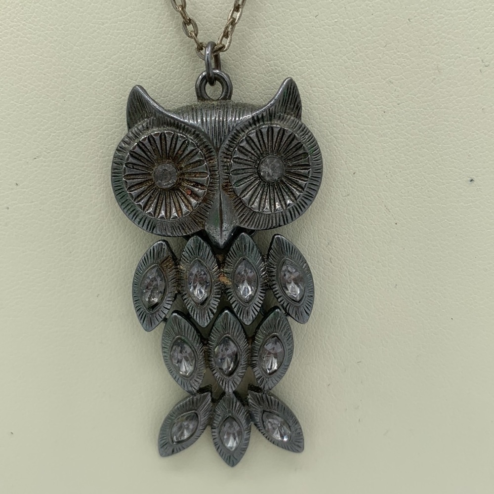 Found’ Owl necklace with 10 inlaid jewels, very good condition, 19”
